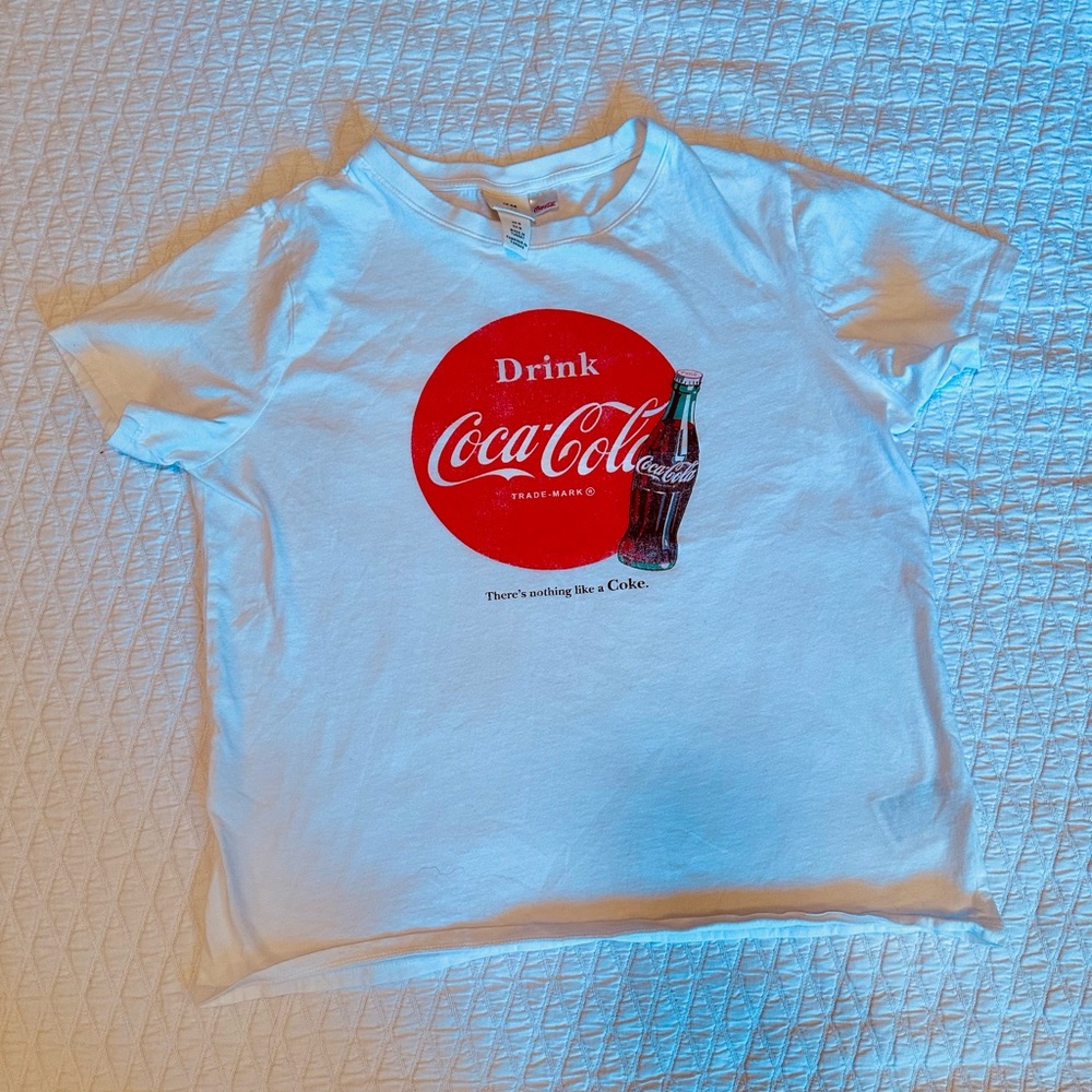 Set of 3 graphic tees - sizes S/M - Picture 9 of 11